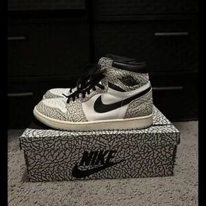 Jordan 1 Retro High OG 10.5 High-Top Sneakers. Good Condition.